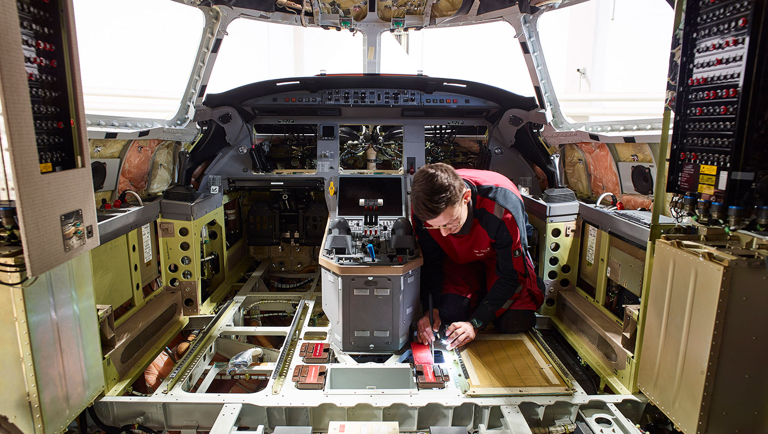 Aero-Dienst technician during C-inspection 