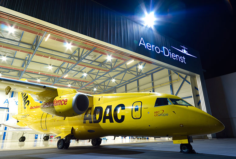 [Translate to Deutsch:] Aero-Dienst opens new hangar 2008