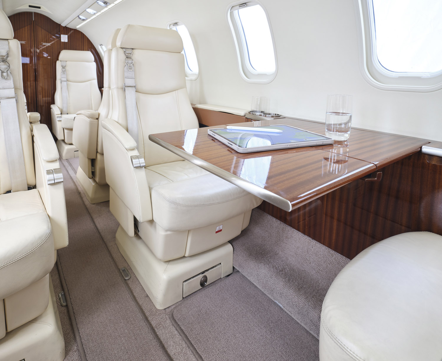 8 individual seats with level floor throughout cabin Learjet 45XR D-CLMS | Aero-Dienst Aircraft Sales