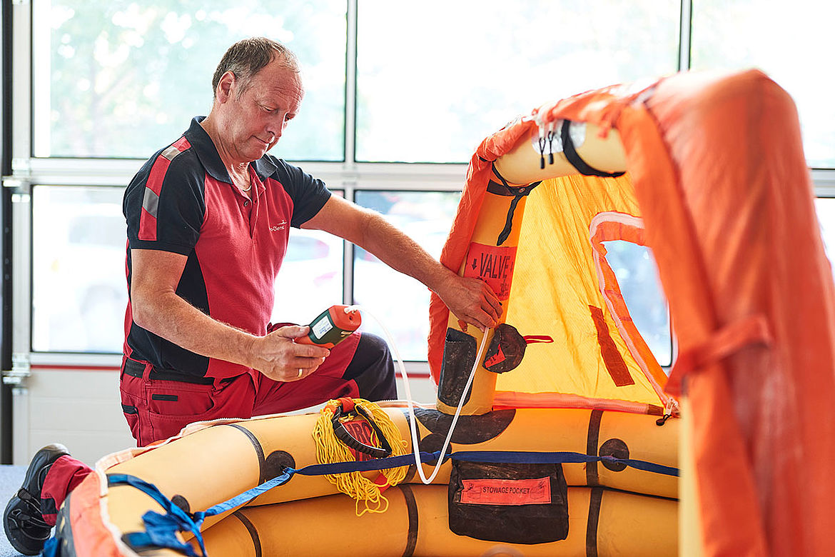 Aero-Dienst receives certification as an authorized service station for maintenance, repair and new sale of Winslow liferafts