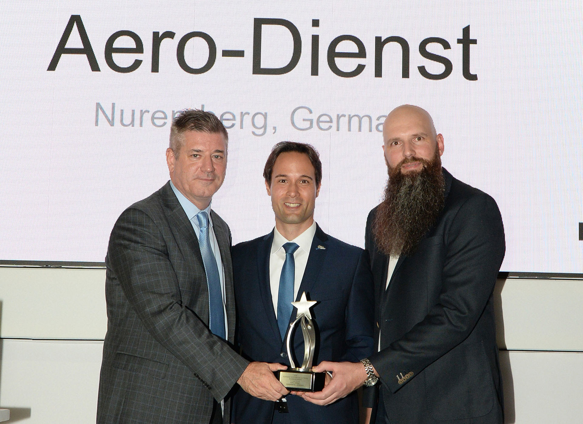 Kontinuierlich erfolgreich: Aero-Dienst gewinnt Bombardier Excellence Award zum vierten Mal in Folge 