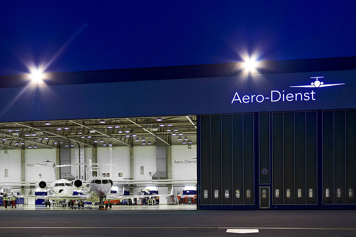 [Translate to Deutsch:] Aero-Dienst opens new hangar 2011