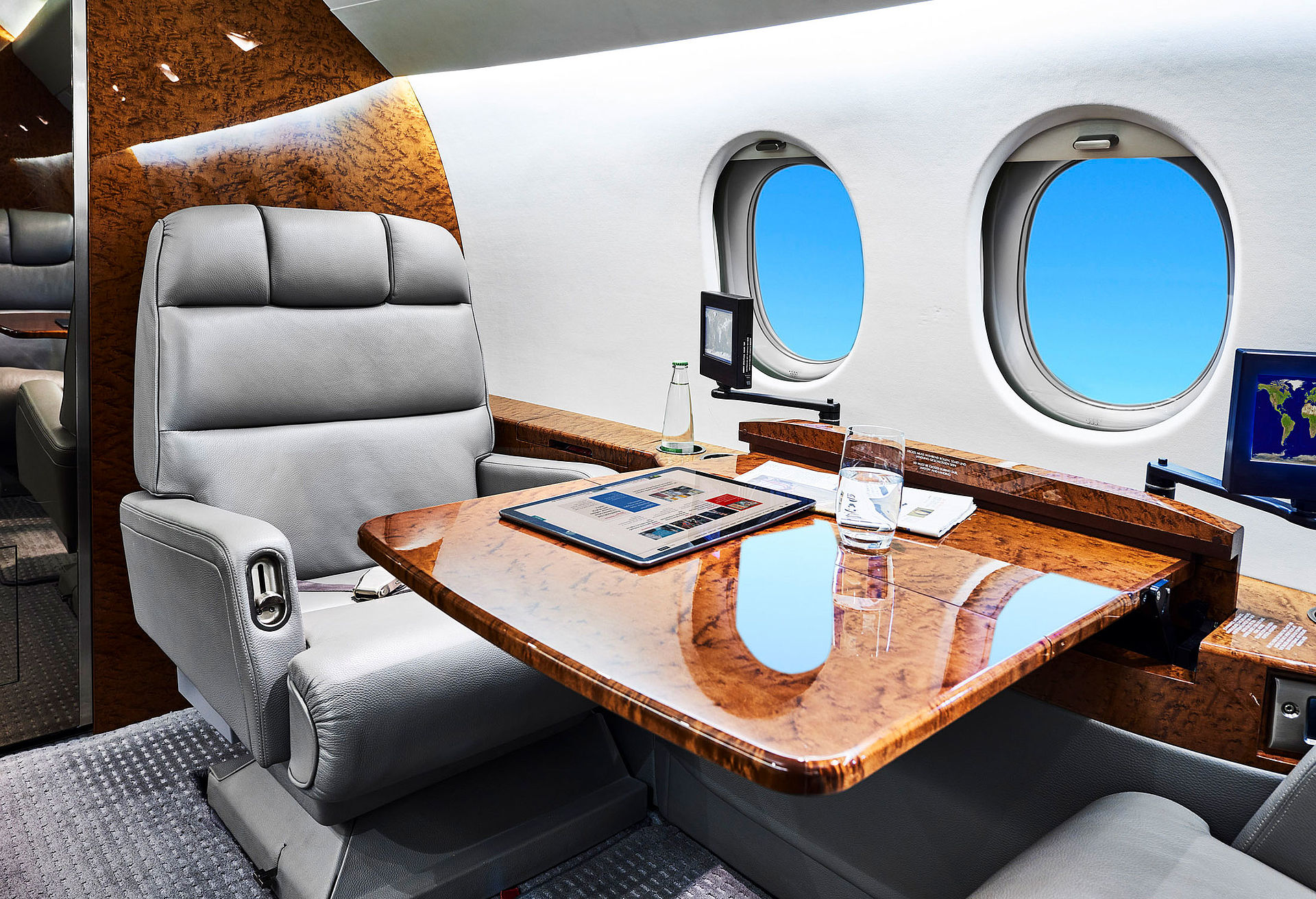 Executive seating with pull-out table and plug-in LCD monitors in aft cabin partition | Aero-Dienst Aircraft Sales