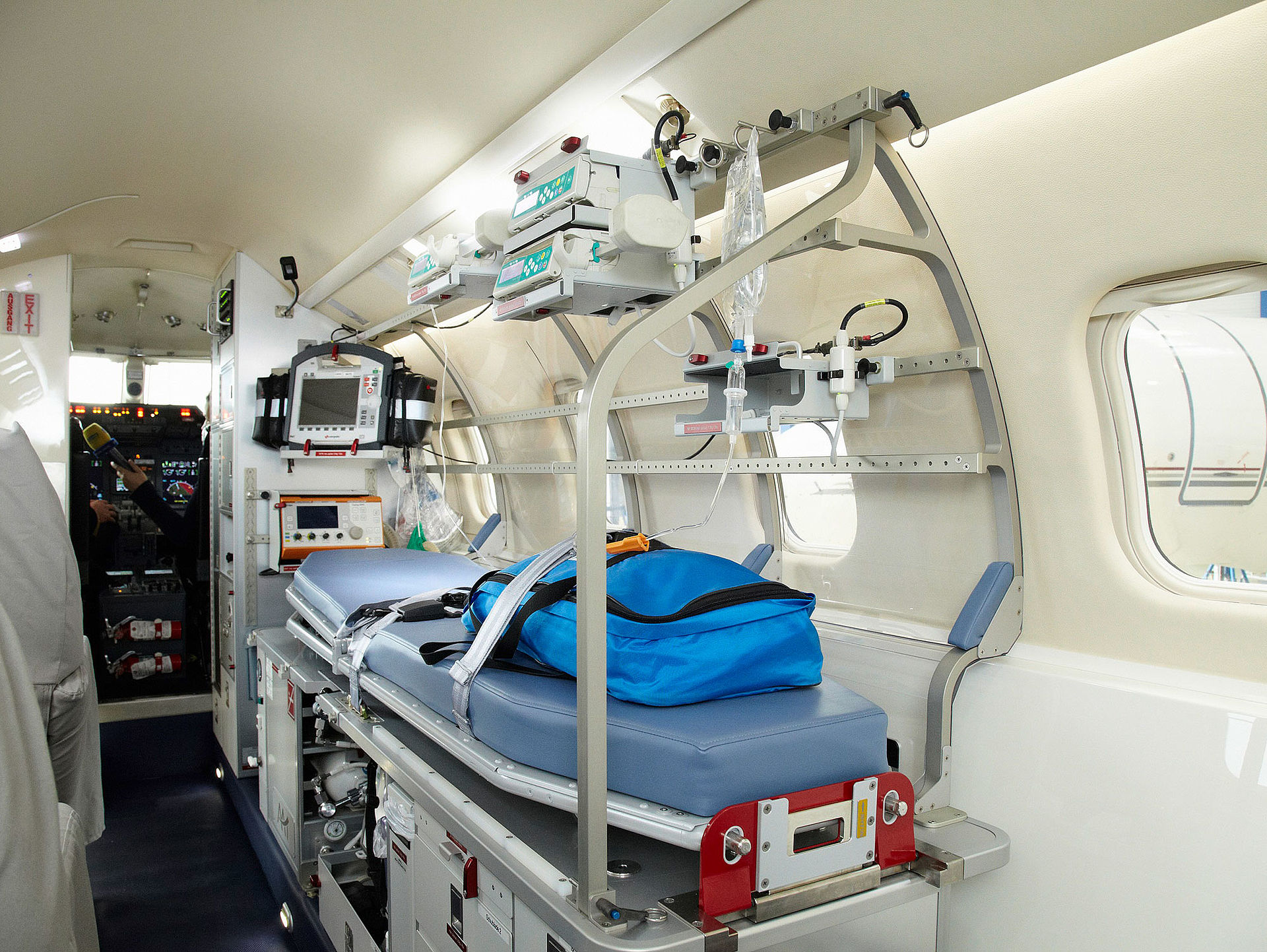 Aero-Dienst Air Ambulance Learjet 60XR cabin