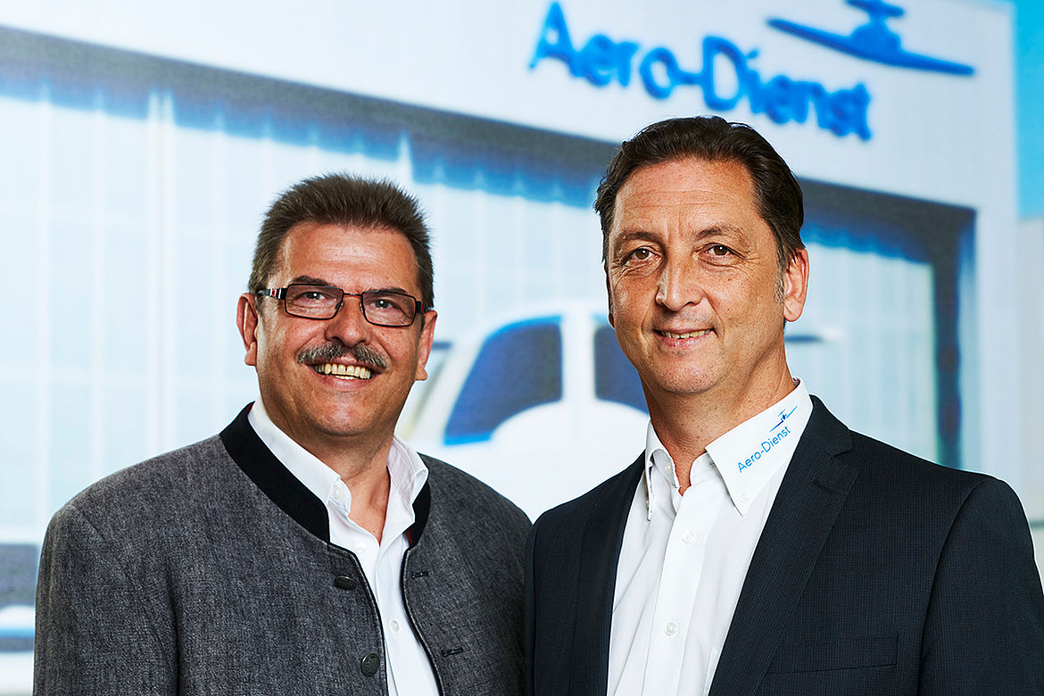 Leadership change representing continuity: Gerhard Gsänger hands over management of the avionics department to Thomas Opelt