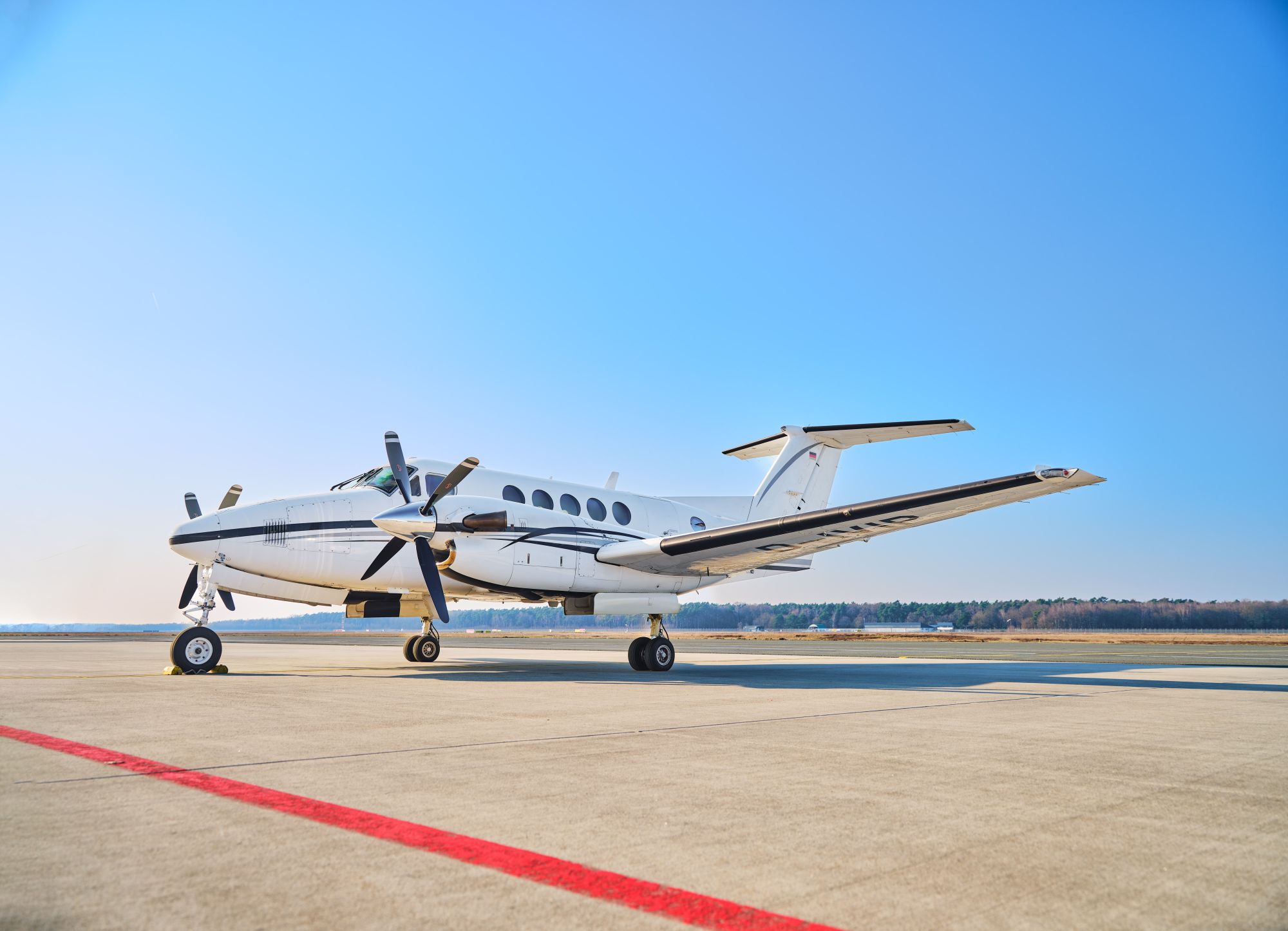 1999 Beechcraft King Air B200, Germany, photo 12