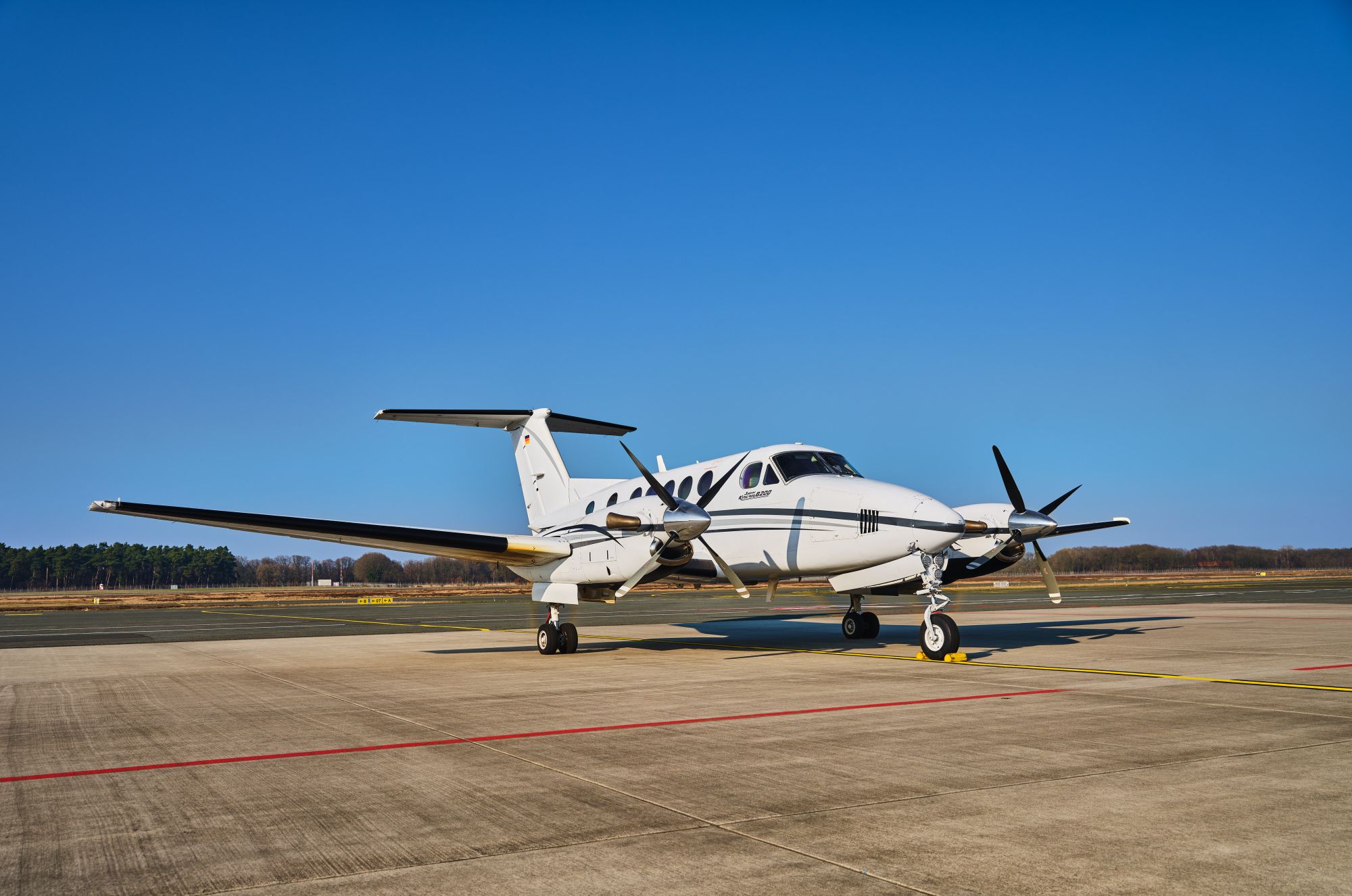 1999 Beechcraft King Air B200, Germany, photo 13