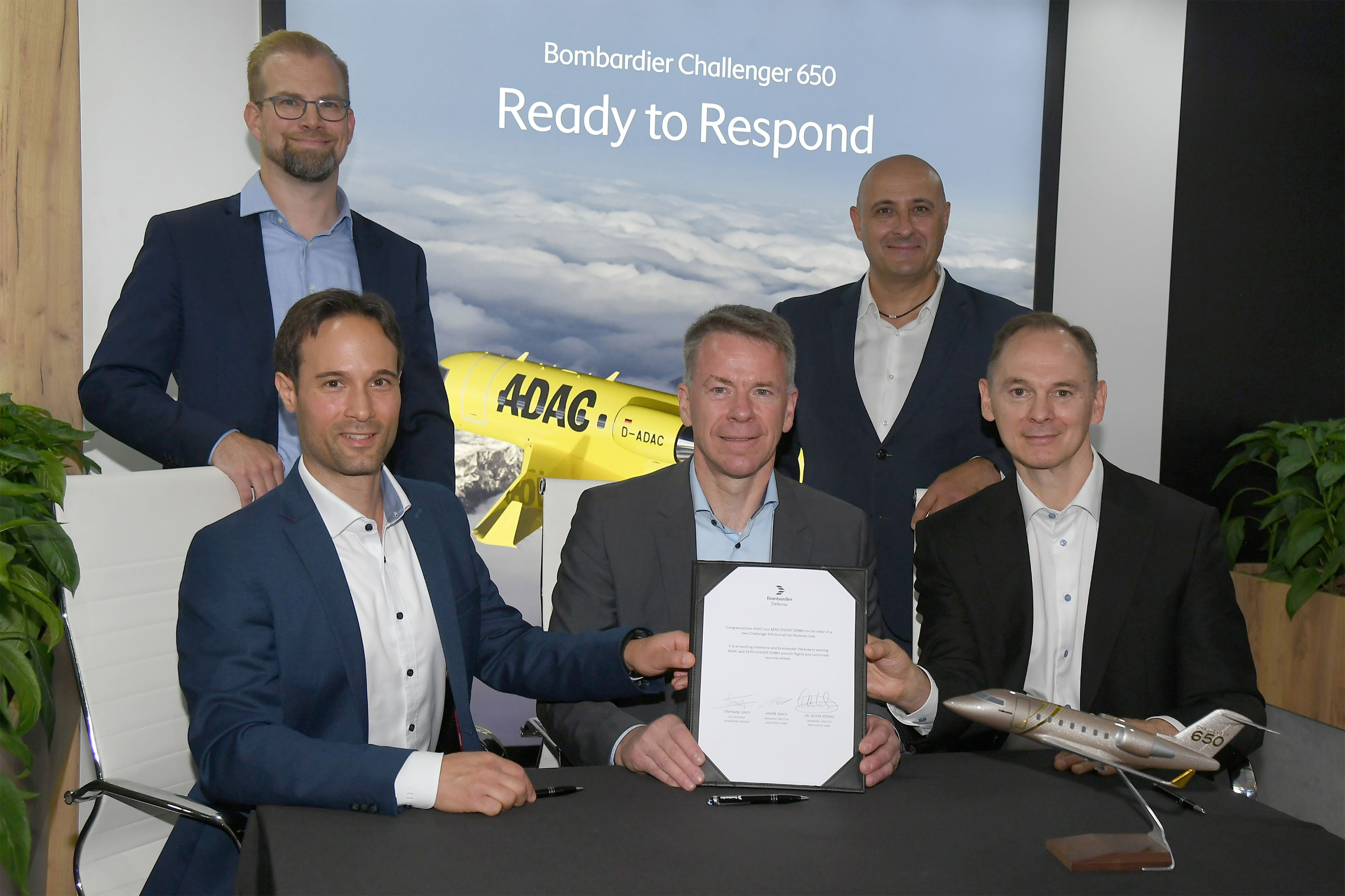 images/Pressemitteilungen/2024/2024_06_06_Order_CL650_Bombardier_Aero-Dienst_Signing_print.jpg